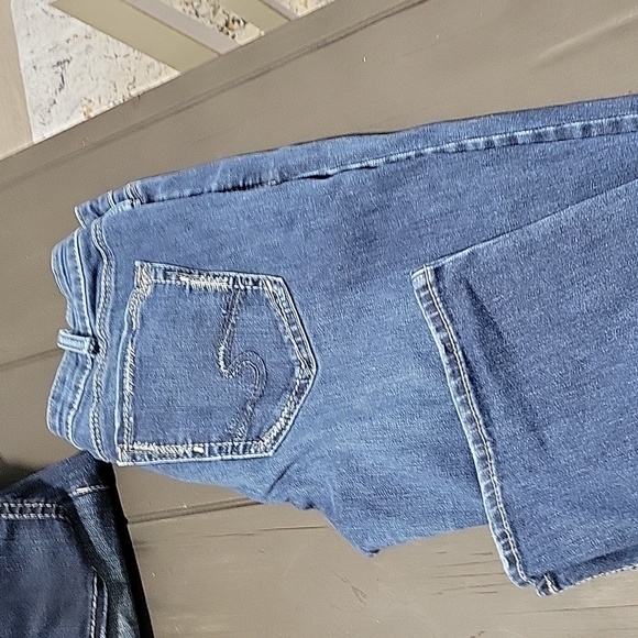 Jeans - Picture 2 of 2